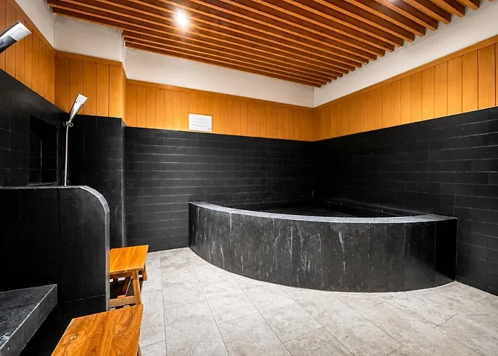 Near Bts L Urban Retreat L Onsen And Sauna *